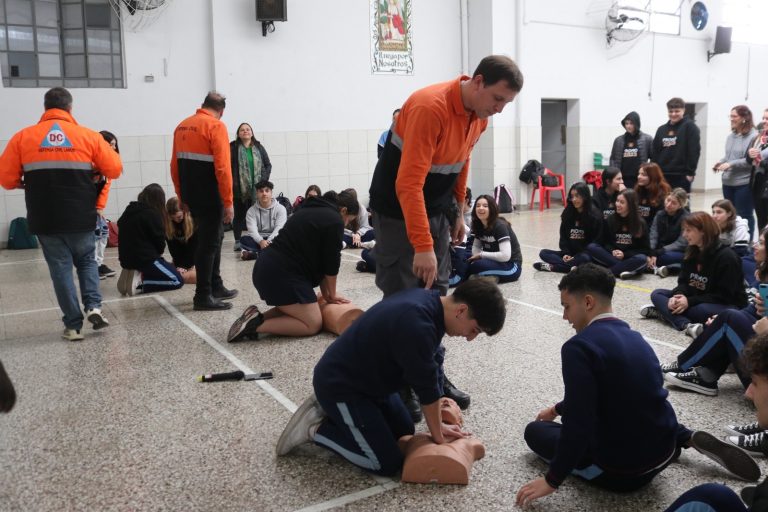 Más de 130 chicos de Lanús participaron del primer taller de técnicas de autoprotección