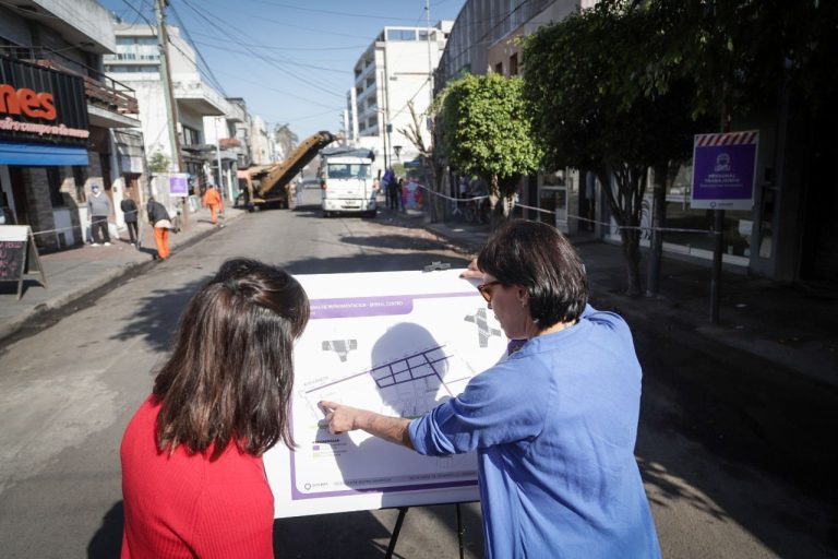Repavimentan calles en Bernal