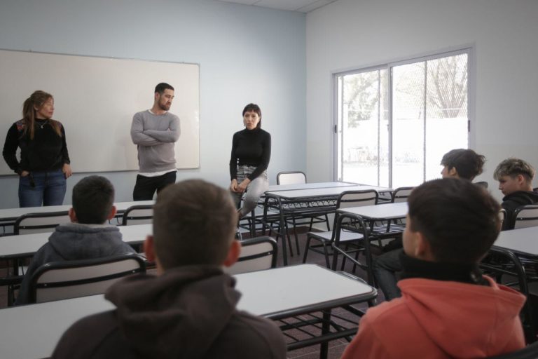 Mayra Mendoza inauguró obras en la Escuela Secundaria Nº58