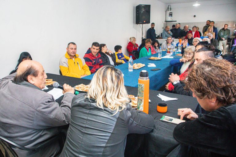 Mateada en sociedad de fomento de Berazategui