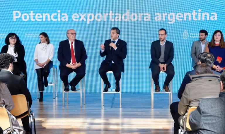 Massa anunció inversión y subsidios a créditos para pymes exportadoras