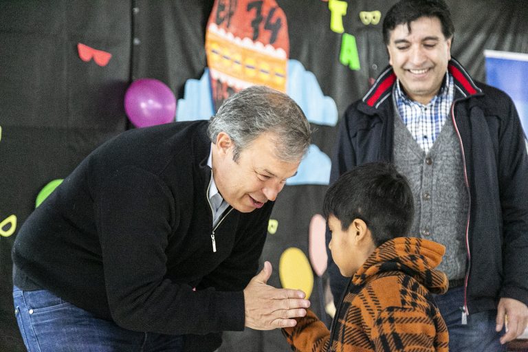 Cascallares destacó la entrega de 9 mil anteojos a alumnos de escuela primaria