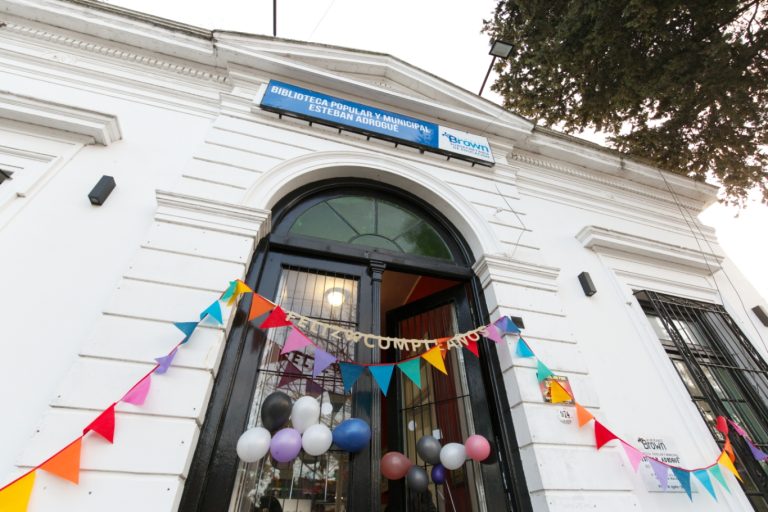 Celebran aniversario de la Biblioteca Esteban Adrogué