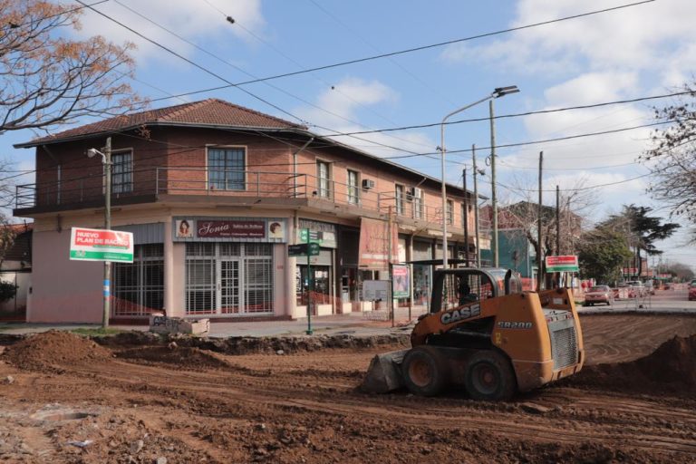 Avanzan las obras de bacheo en Esteban Echeverría