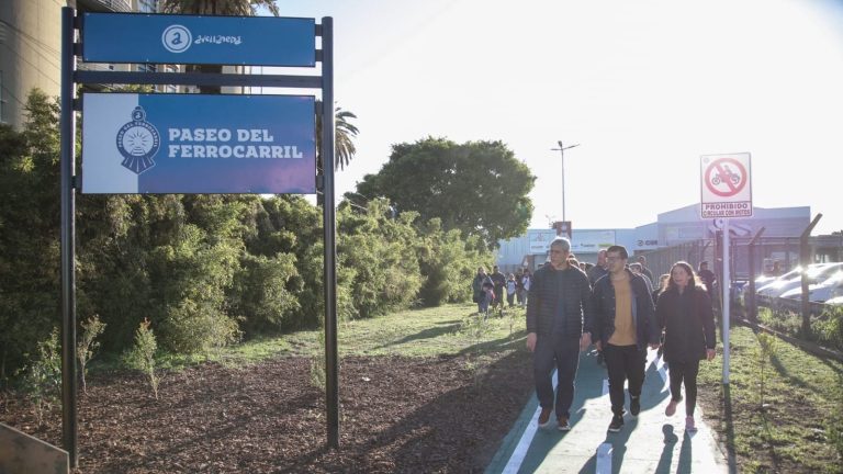 Ferraresi y Sierra inauguraron la segunda etapa del Paseo del Ferrocarril en Piñeiro