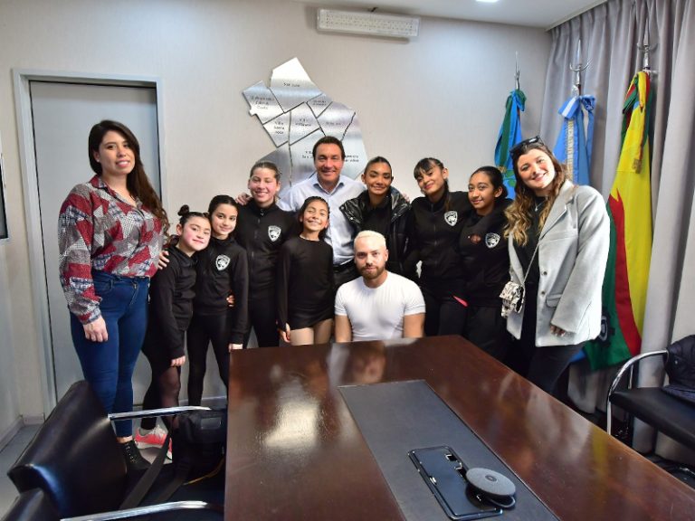 Watson se reunió con patinadoras varelenses