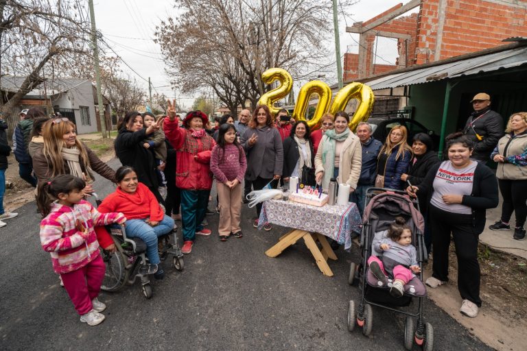 Mariel Fernández celebró 200 cuadras de asfalto en Moreno Norte