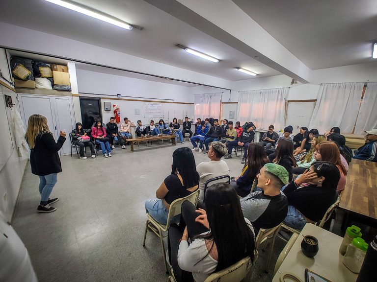 Avanzan las campañas preventivas de consumo en las escuelas secundarias de Moreno