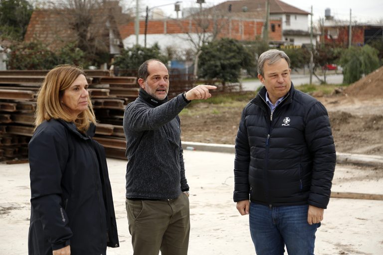 Reordenan el tránsito para avanzar con la obra del bajo nivel de Longchamps