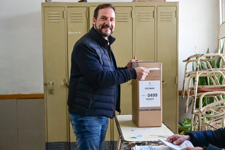 Sujarchuk luego de votar, señaló que “cada voto es importante”