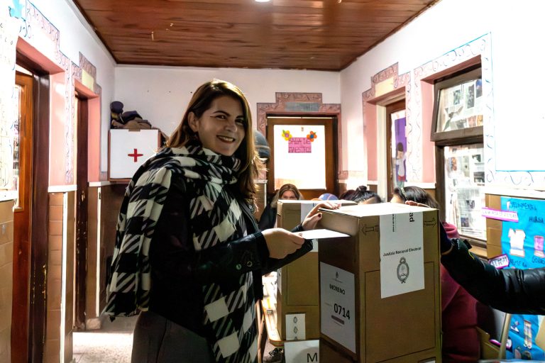 Mariel Fernández votó en Moreno