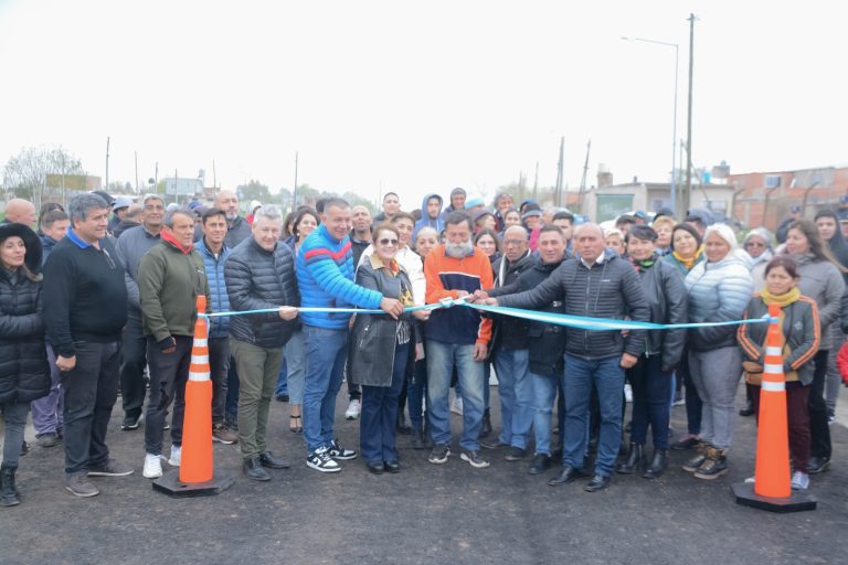 Pavimentan calles en Guernica Oeste