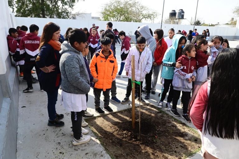 Jornada por el Día del Arbol en 9 de Abril