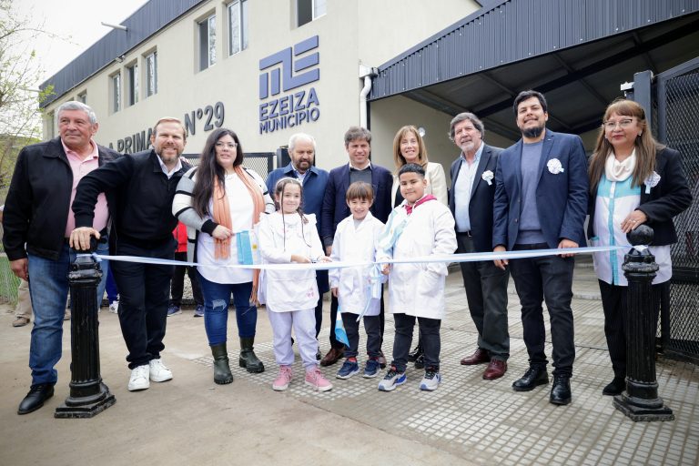 Kicillof y Granados inauguraron el nuevo edificio escolar de la Escuela Primaria N°29 en Ezeiza