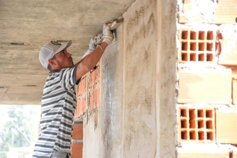 Avanza construcción de cada de día para jóvenes en San Vicente
