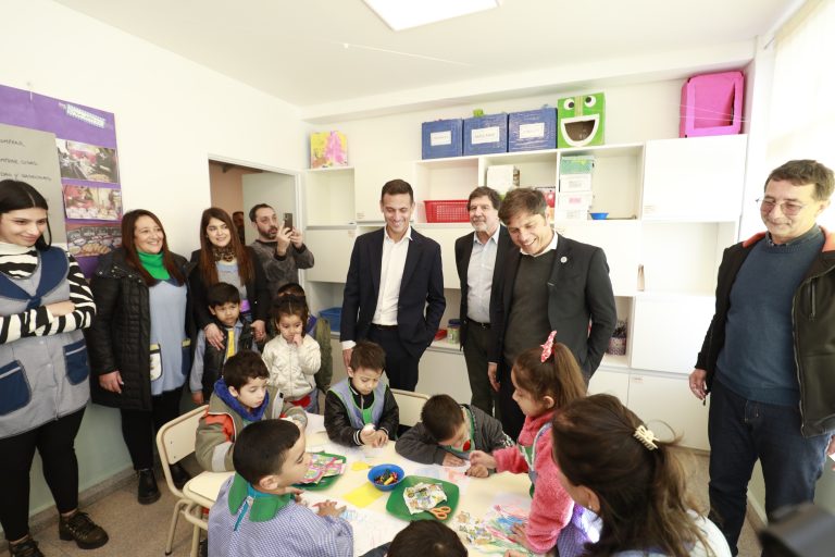 Kicillof inauguró los edificios de dos jardines de infantes en Lanús