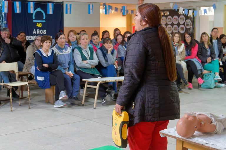 Realizan cursos de primeros auxilios en escuelas de Berazategui