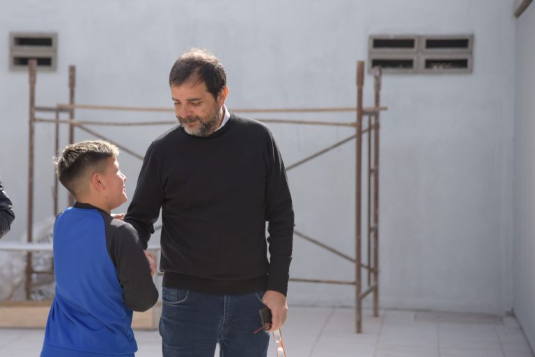 Moreira recorrió las obras del nuevo edificio del Jardín 946