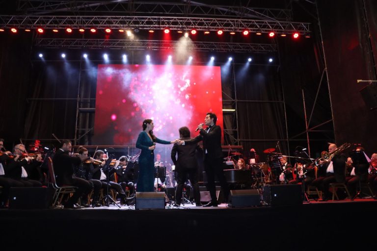 Ángel Mahler y la Orquesta B.A. Pops dieron un gran concierto en San Miguel por las Fiestas Patronales