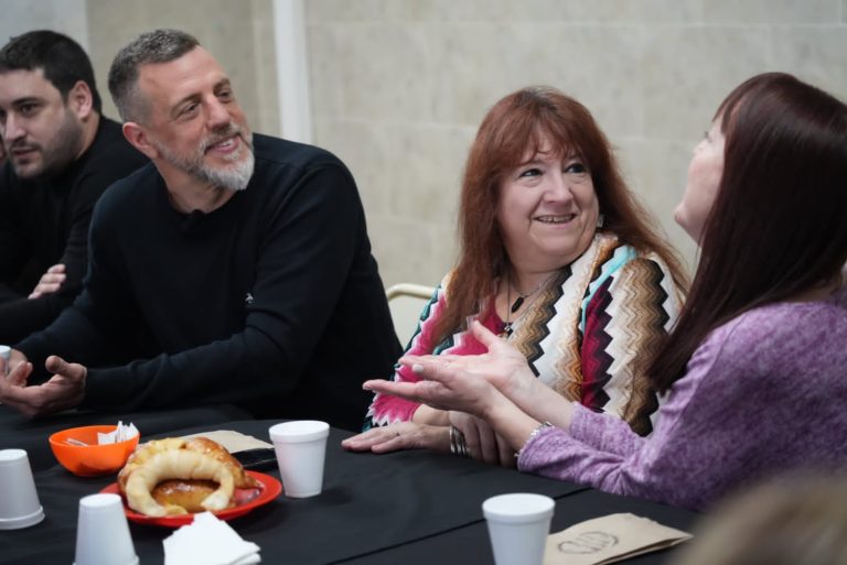 Kravetz celebró el Día del Maestro con docentes de Lanús