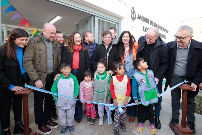 Kicillof anunció un nuevo préstamo de Banco Provincia para trabajadores de la educación