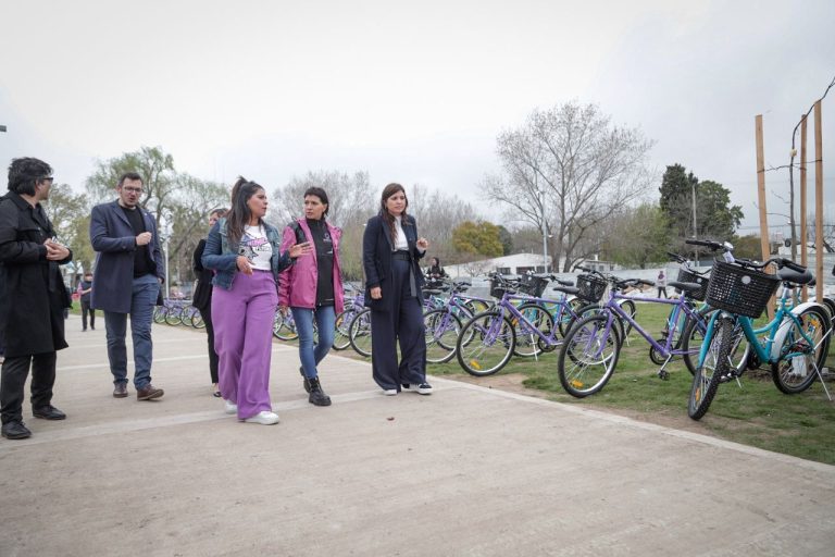 Entregan bicicletas a estudiantes de Quilmes