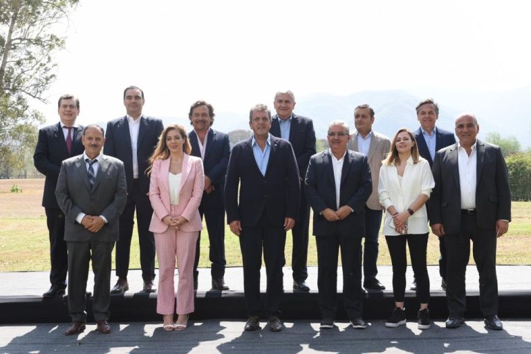 Massa firmó tres acuerdos con los gobernadores del Norte Grande
