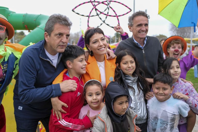 Massa convocó a los jóvenes a “rebelarse contra aquellos que les quieren sacar sus derechos”