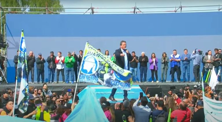 Massa le pidió a trabajadores y gremios una ayuda “para dar vuelta la historia”
