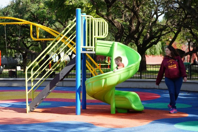 Vicente López renueva 17 plazas en los diferentes barrios