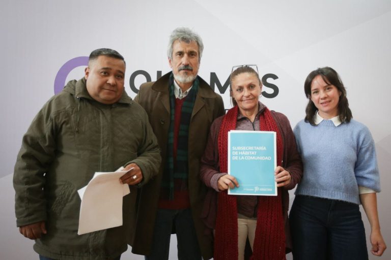 Entregaron 92 adjudicaciones de lotes a vecinos de barrios de Quilmes