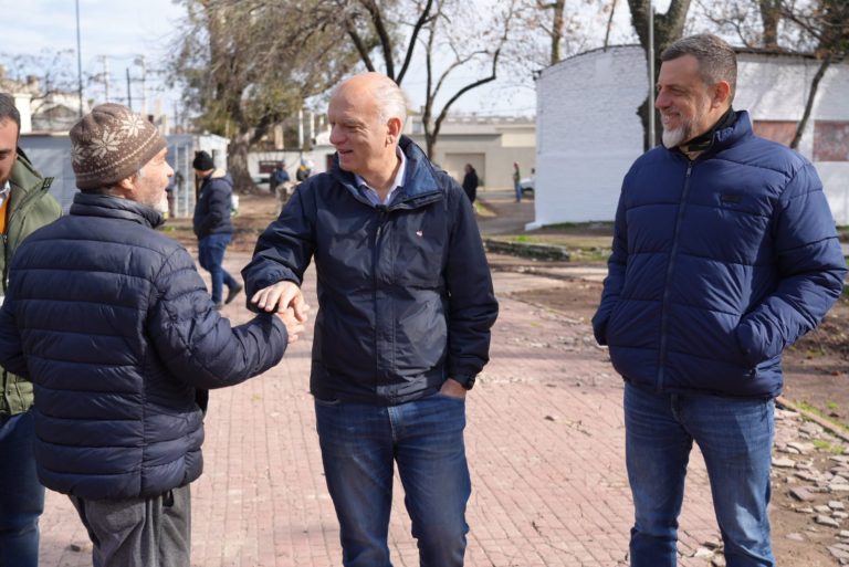 Grindetti y Kravetz recorrieron las obras en plazas de Lanús