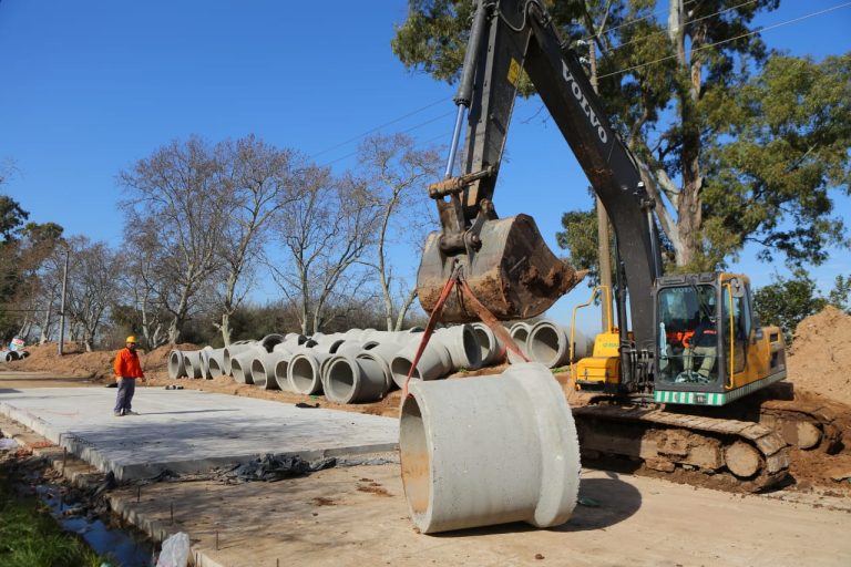 Trabajos de pavimentación en Avenida Huergo