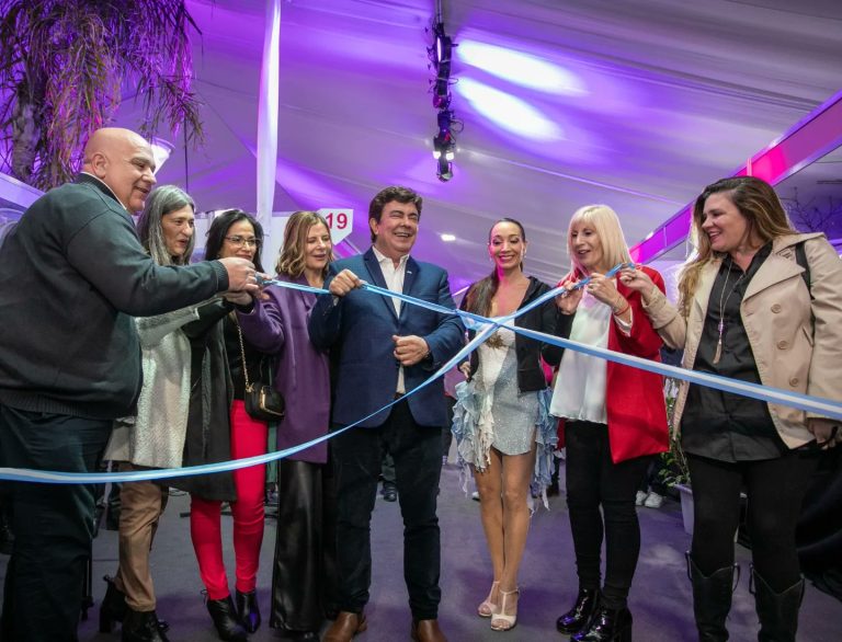 Espinoza inauguró la Feria del libro más imponente de la Provincia de Buenos Aires