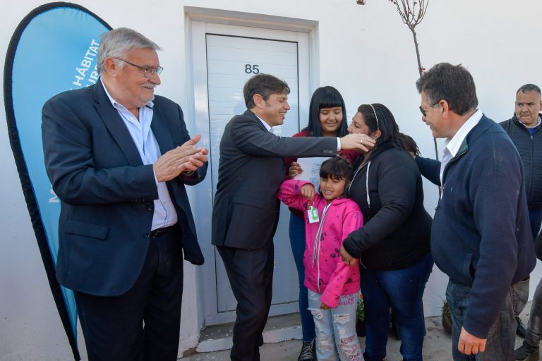 Kicillof entregó más viviendas para familias bonaerenses