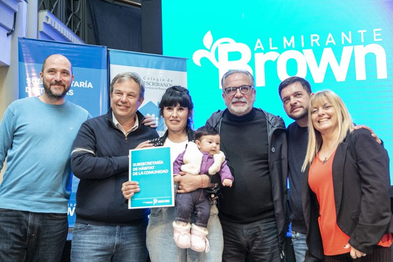 Entregaron escrituras a vecinos de Malvinas Argentinas