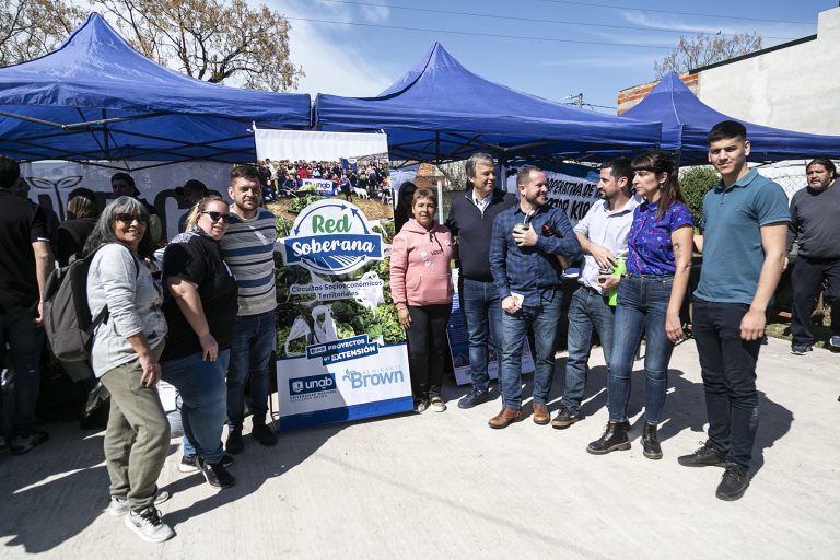 Exposición de emprendedores locales en Burzaco