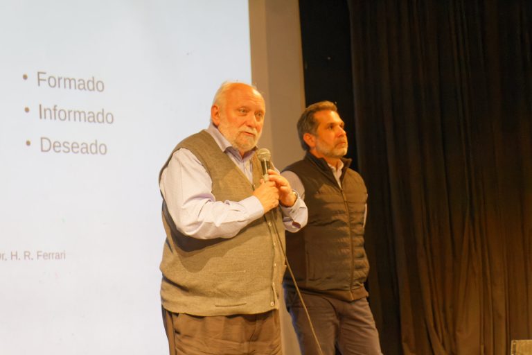 Conferencia sobre mascotas en Berazategui