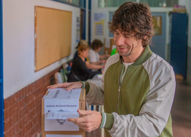 El intendente Juan Andreotti ya votó en Victoria