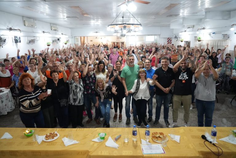 Diplomas a jubilados en Lanús