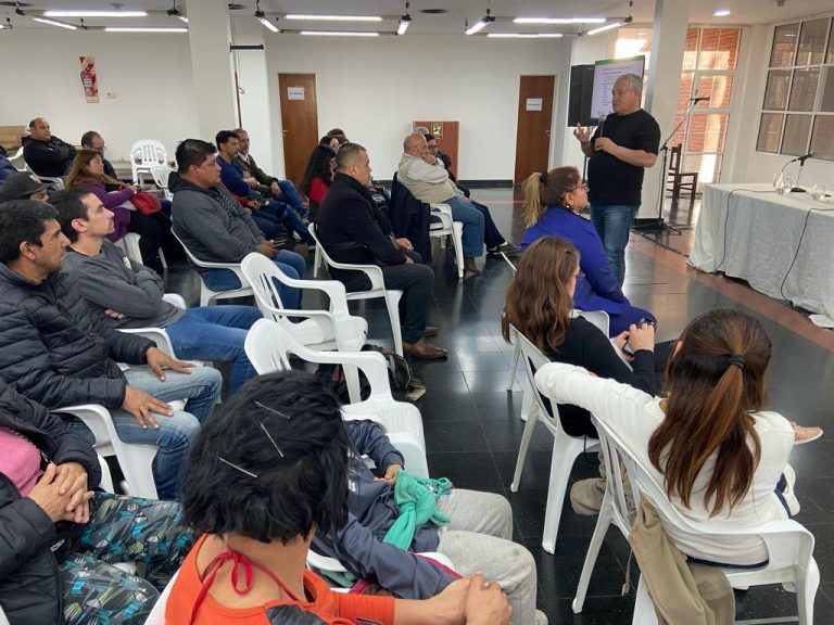 Capacitación sobre gestión de residuos en Presidente Perón