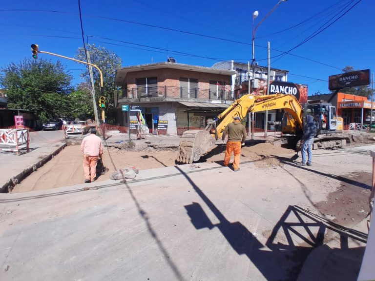 Labores de bacheo en Monte Grande Sur