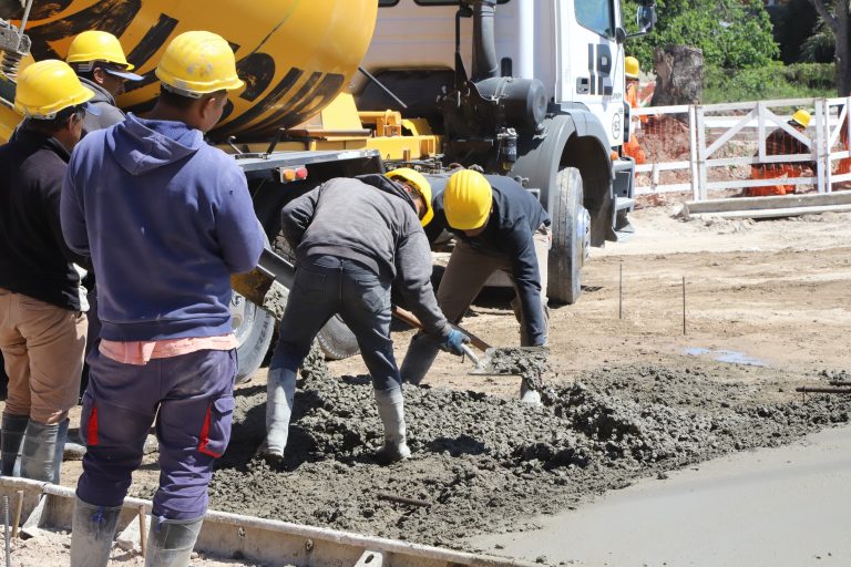 Avanzan obras en márgenes del arroyo Ortega