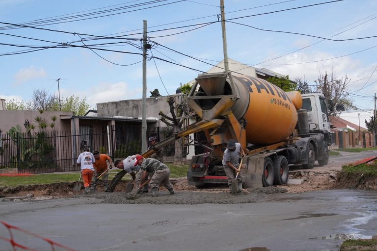 Labores de bacheo en Monte Grande