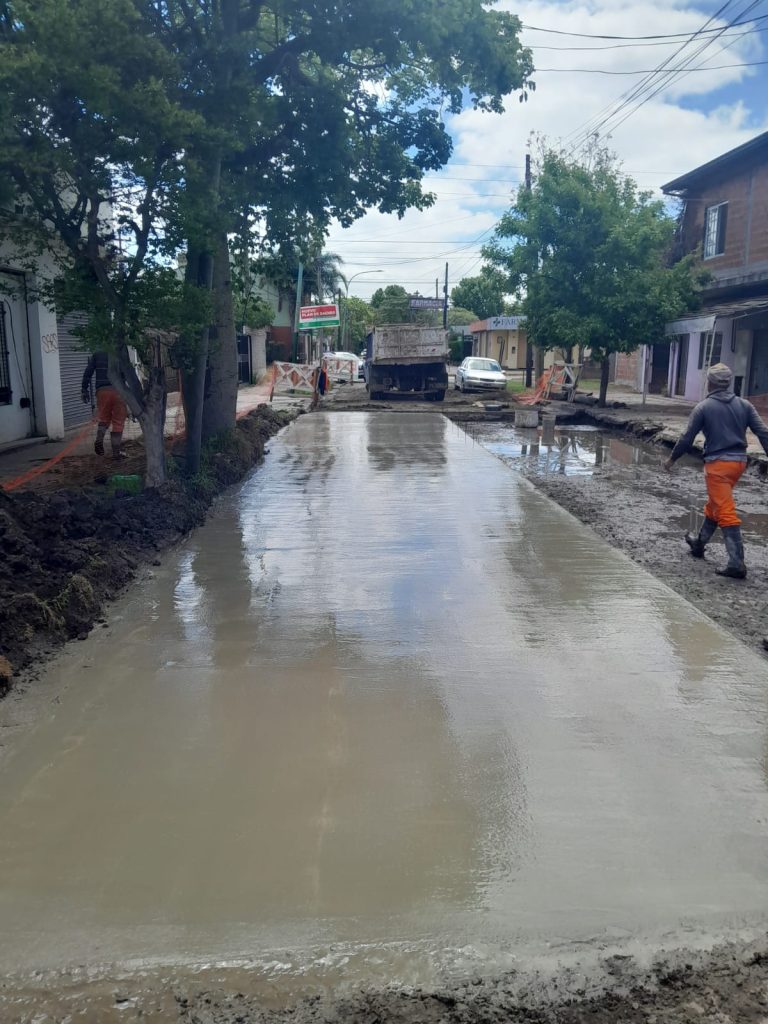 Labores de bacheo en Monte Grande