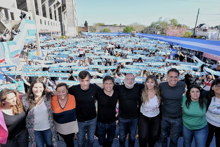 Kicillof y Ghi encabezaron un encuentro con 5 mil vecinos en Morón
