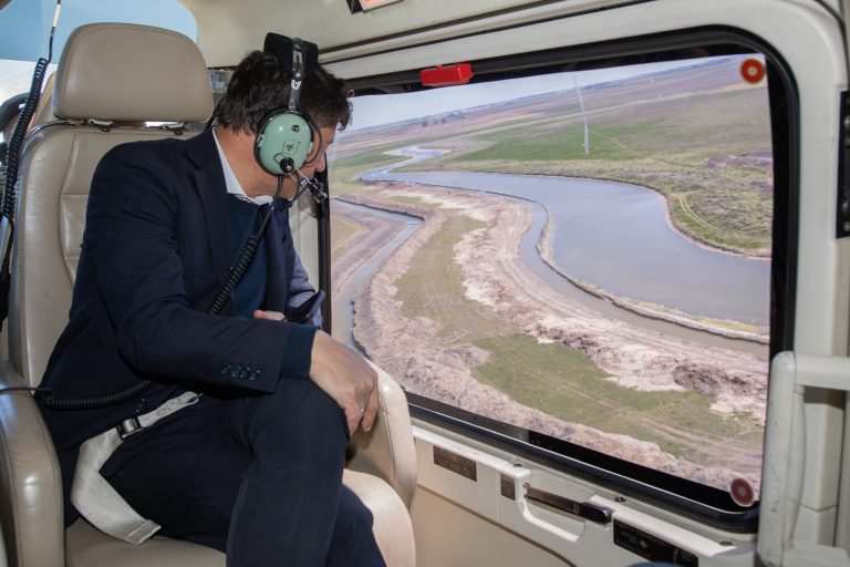 Kicillof recorrió los avances de las obras sobre la Cuenca del Río Salado