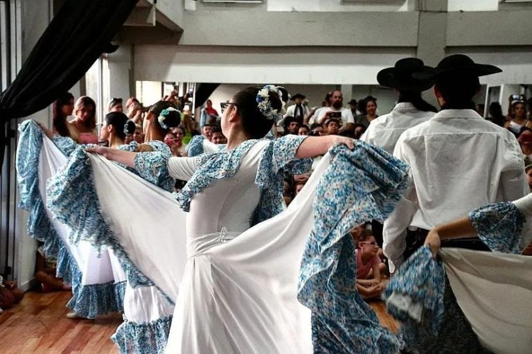 Inscriben a cursos de danzas en Morón