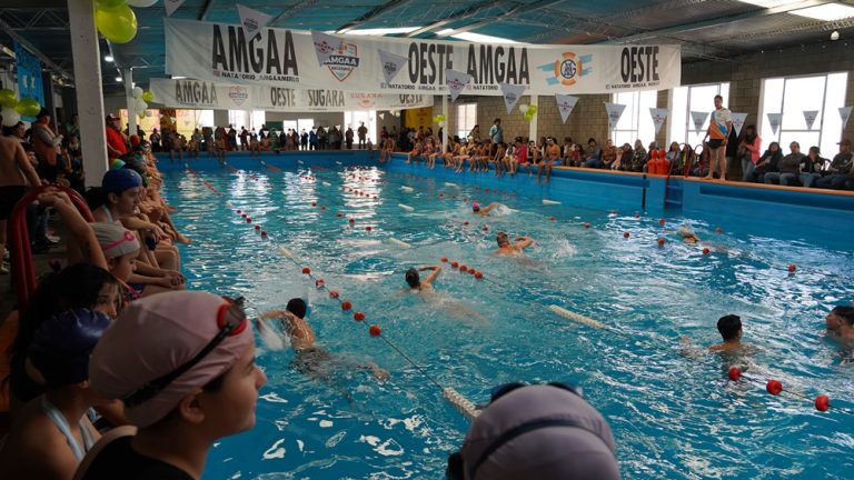 La Escuela de Natación Municipal festejó la llegada de la primavera