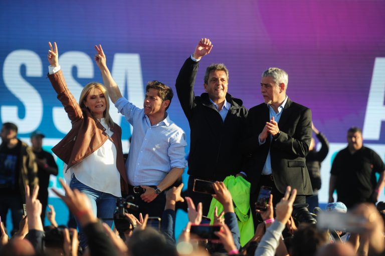 Massa cerró la campaña en el Día de la Lealtad: “El domingo, cueste lo que cueste, tenemos que ganar”